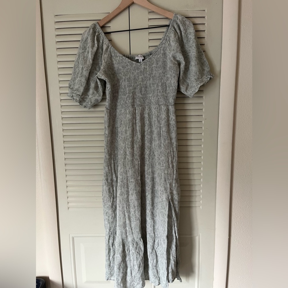 • Smocked Floral Midi Dress •